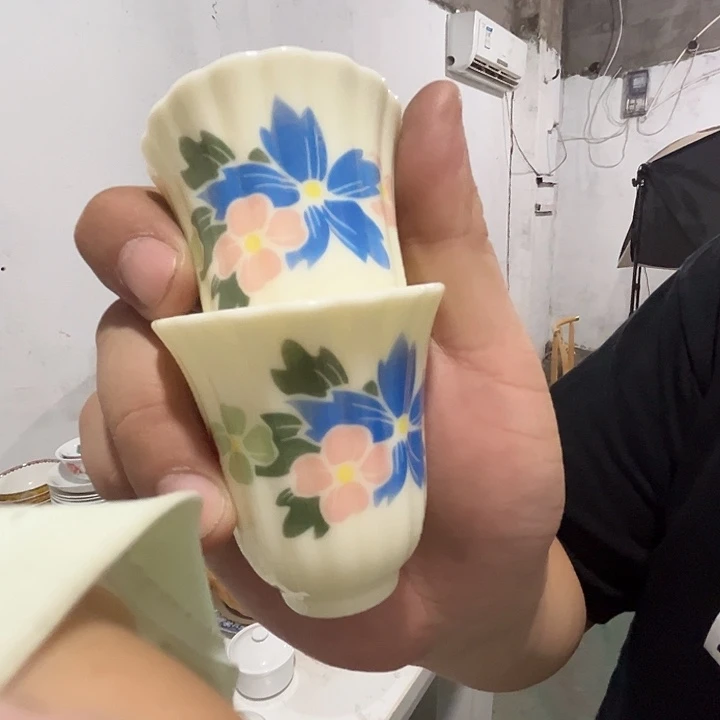 景德镇陶瓷黄嘻嘻妈妈花纹闻香杯2只