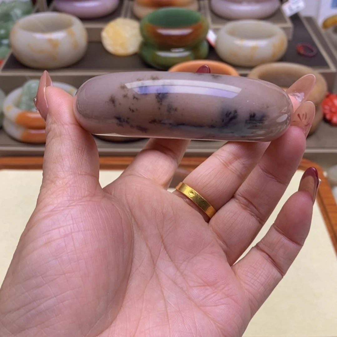 【闪购商品】石英质玉手镯未镶嵌美*鱼