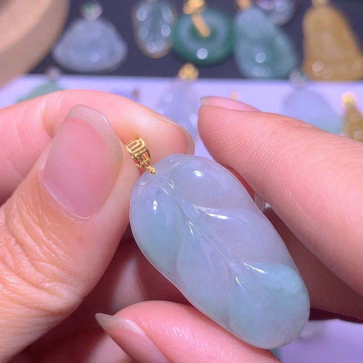 颈饰18K金镶嵌翡翠翡翠