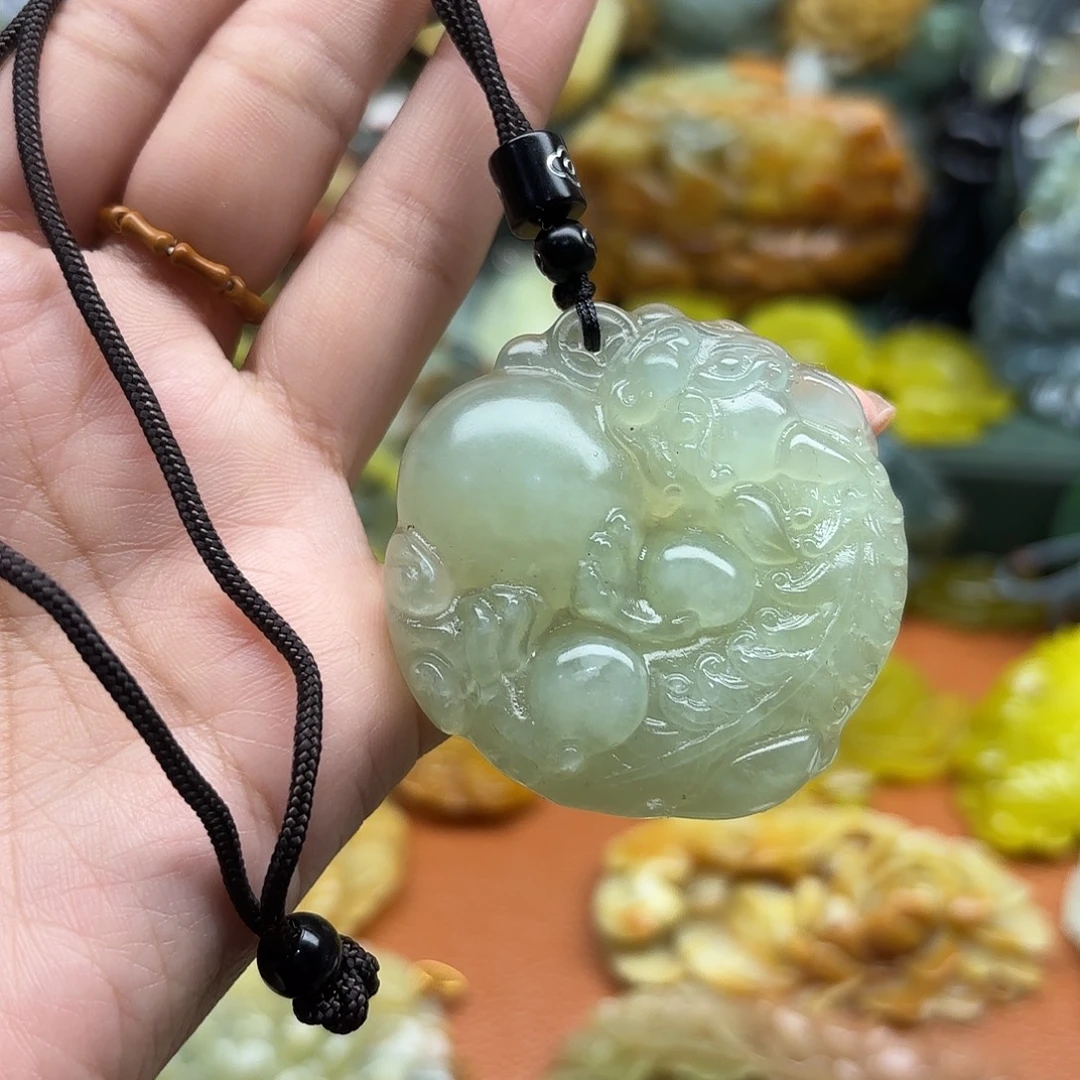 蛇纹石玉未镶嵌吊坠