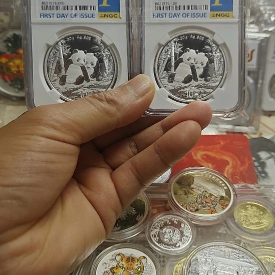 荣***惊纯银2025年熊猫银币NGC69分