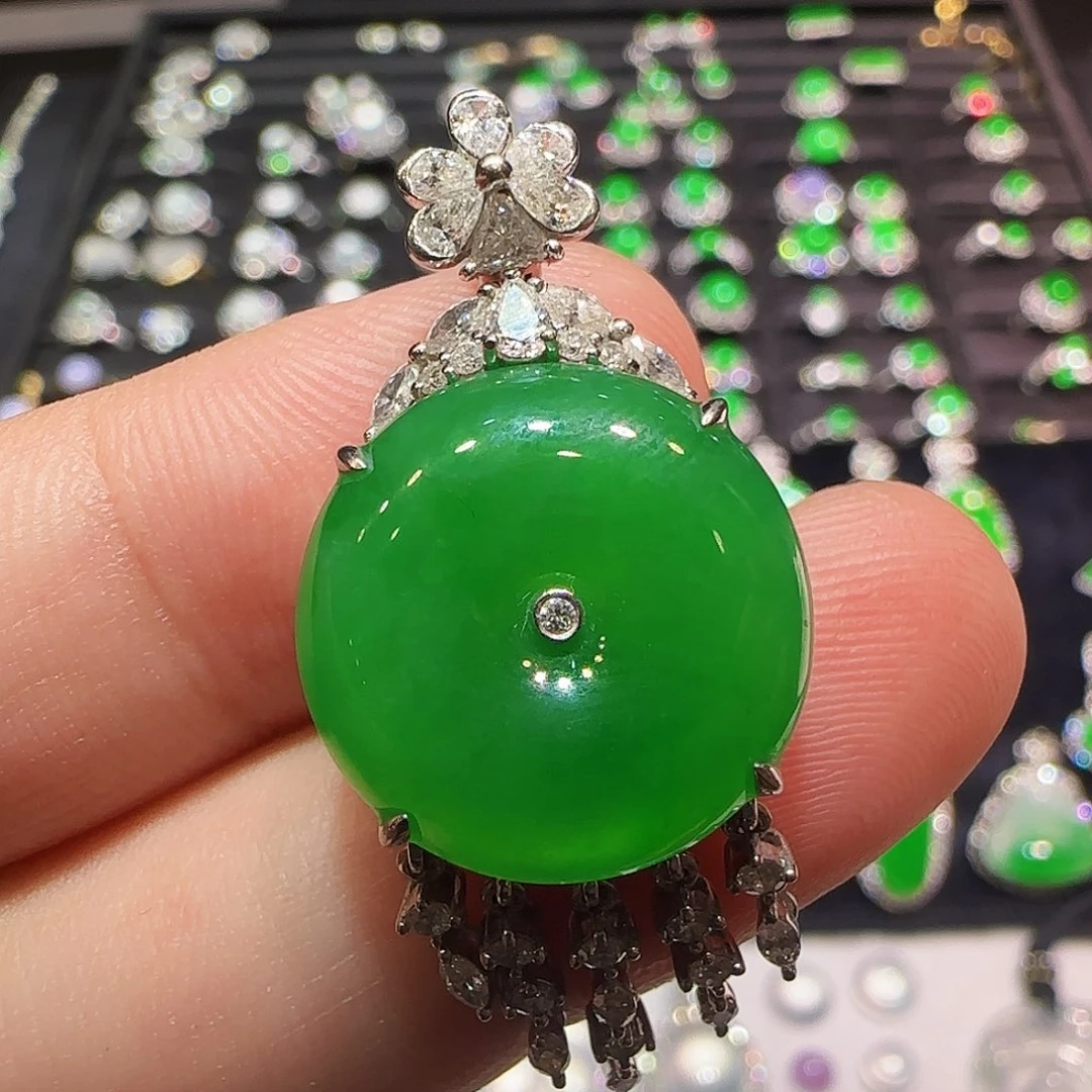 翡翠18K金镶嵌颈饰吊坠