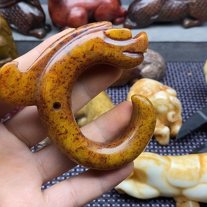 蛇纹石玉未镶嵌颈饰好**。