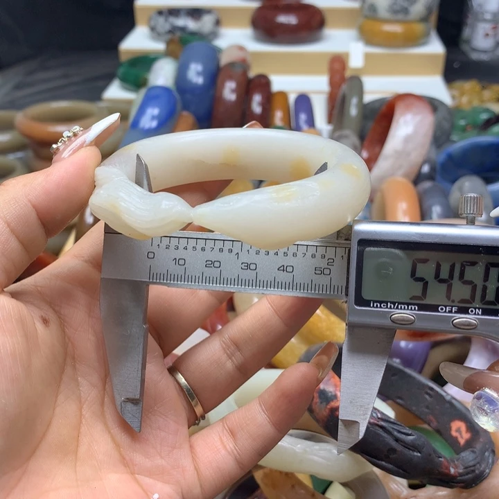 未镶嵌手镯石英质玉
