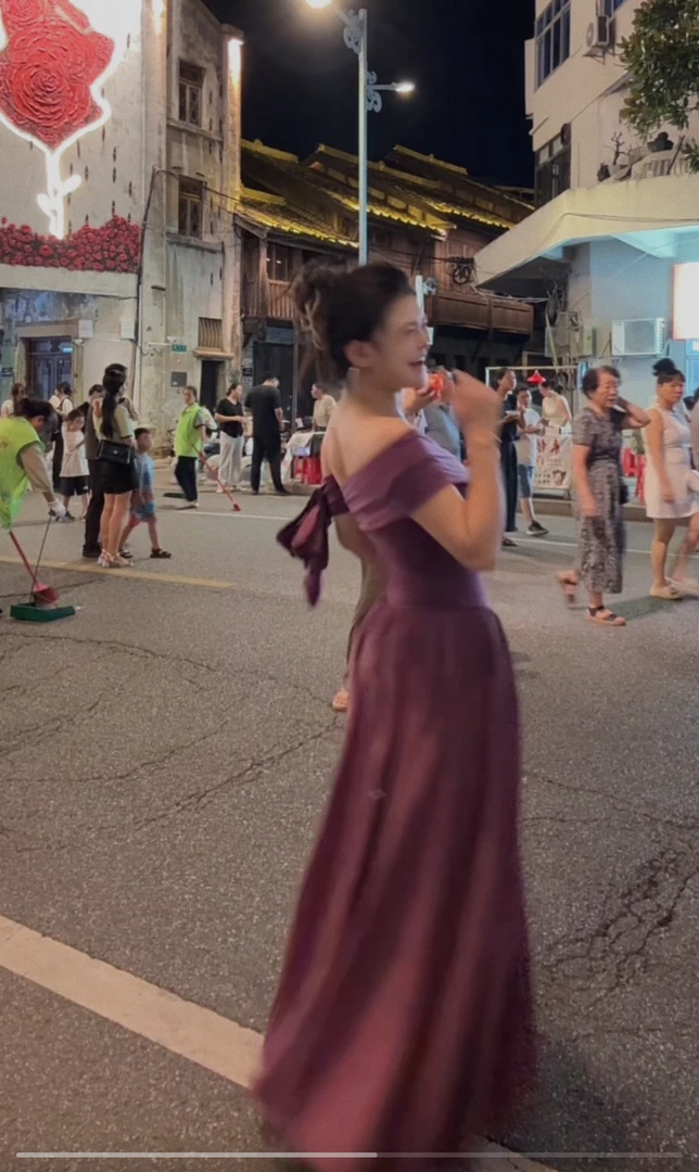 【你伍老板娘】“巴厘岛恋人”紫罗兰斜肩绑带无袖收腰垂感连衣裙