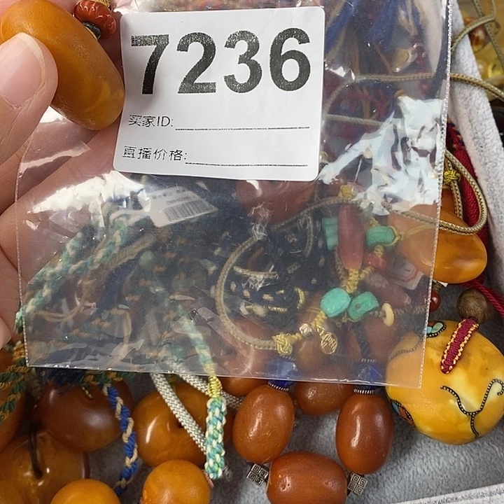 蜜蜡未镶嵌珠宝奇石