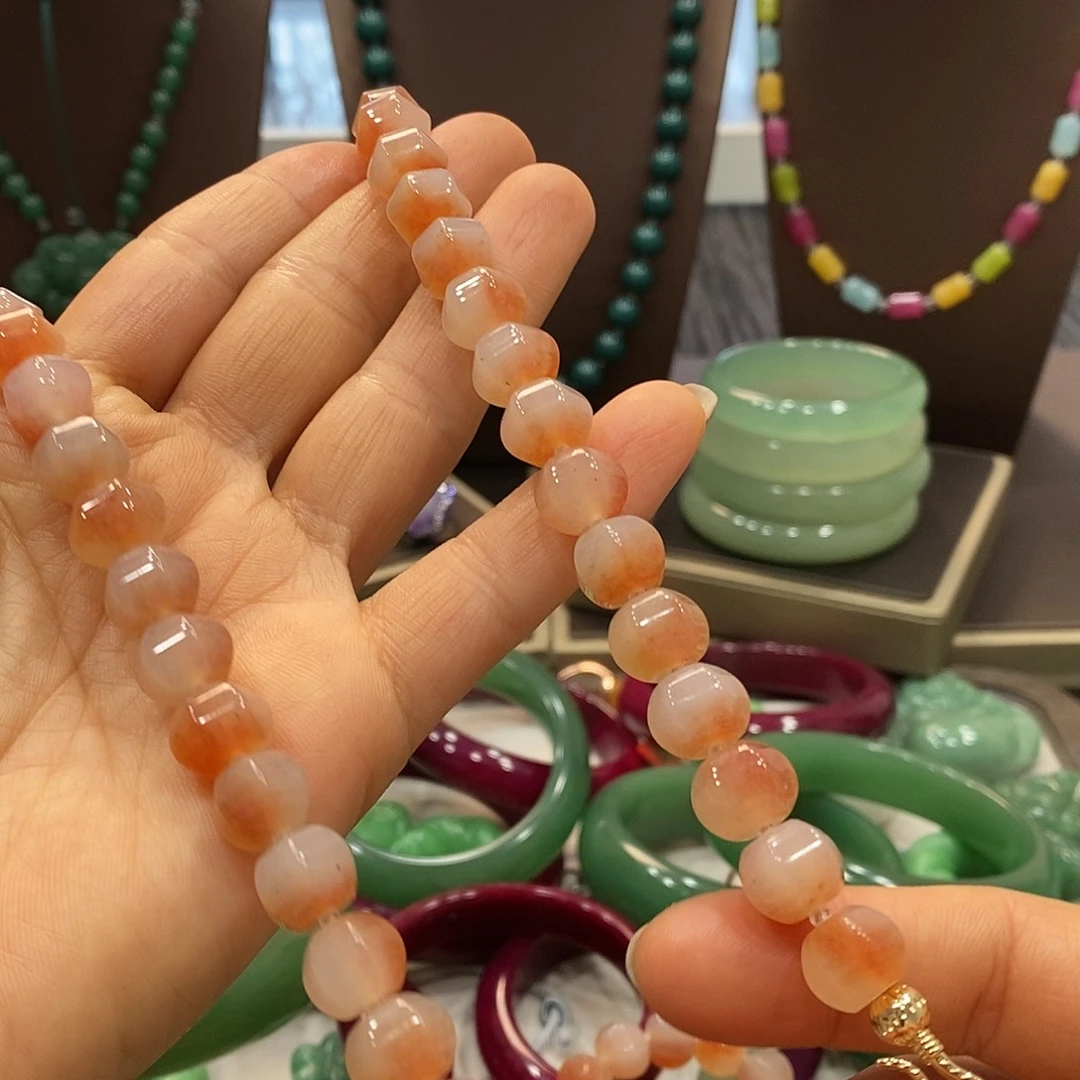 石英岩玉未镶嵌颈饰