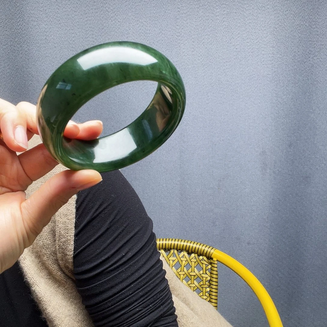 小****和田玉未镶嵌手镯