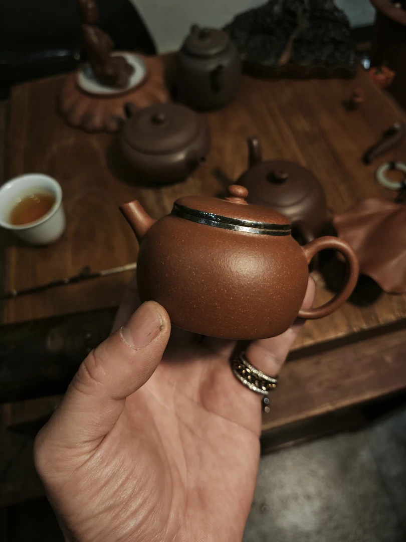 "甕壺"雅緻，拙味，包銀紫砂壶