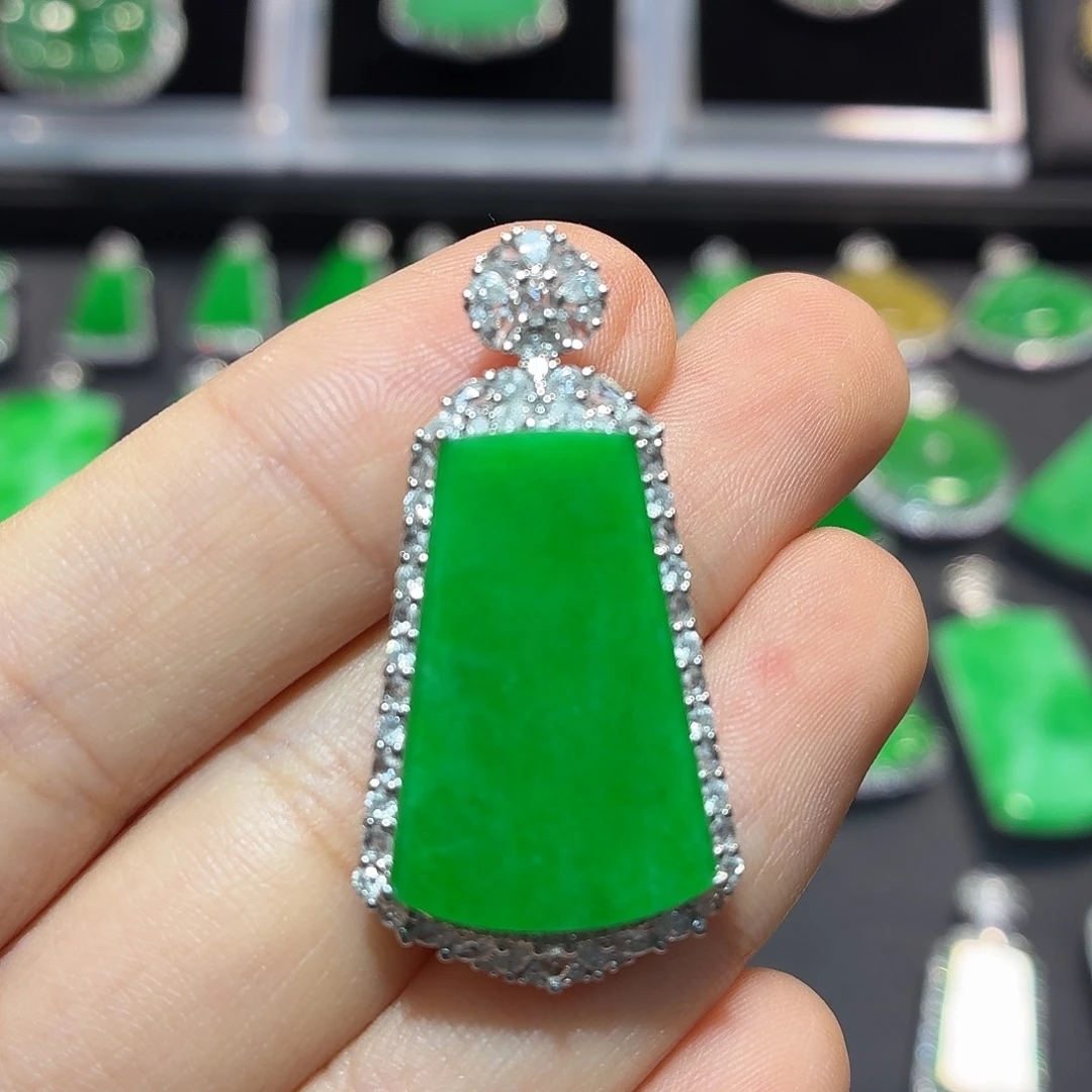 牧***洋翡翠18K金镶嵌吊坠(不含链)翡翠