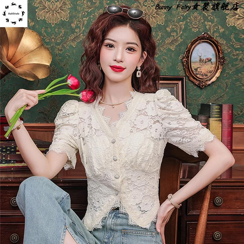 蕾丝镂空V领修身衬衫女夏宫廷风洋气减龄小衫独特别致泡泡袖上衣