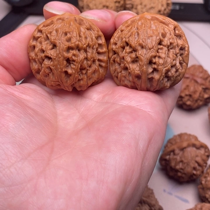 文玩核桃把件L**J核桃