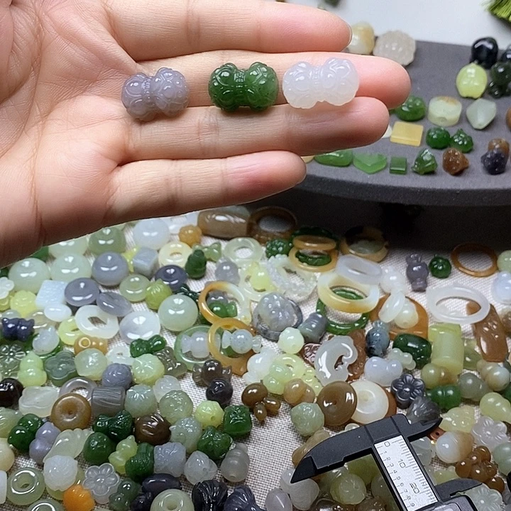 未镶嵌和田玉挂件并蒂莲198一个多样性发其一