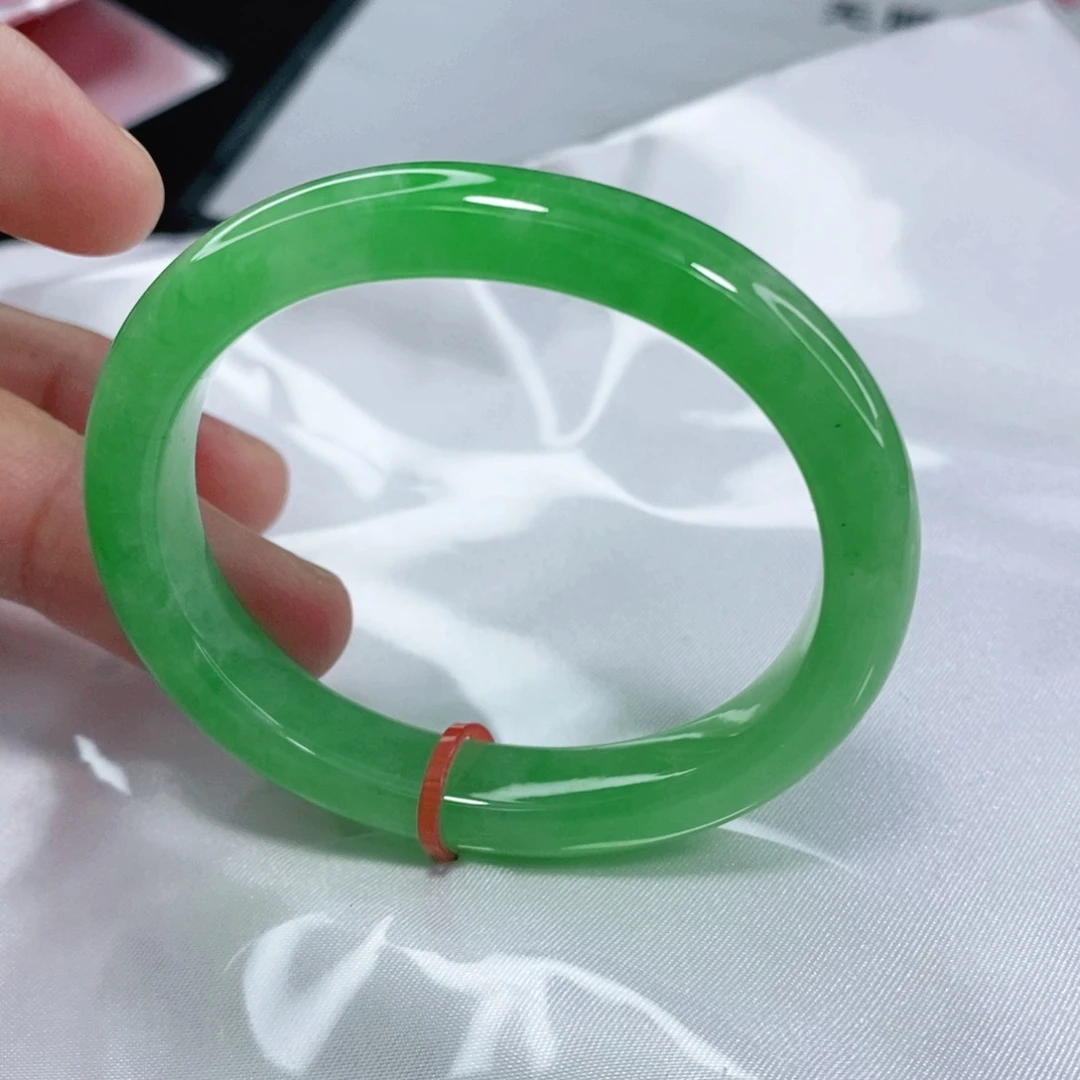翡翠手镯未镶嵌50.5圈口贵妃