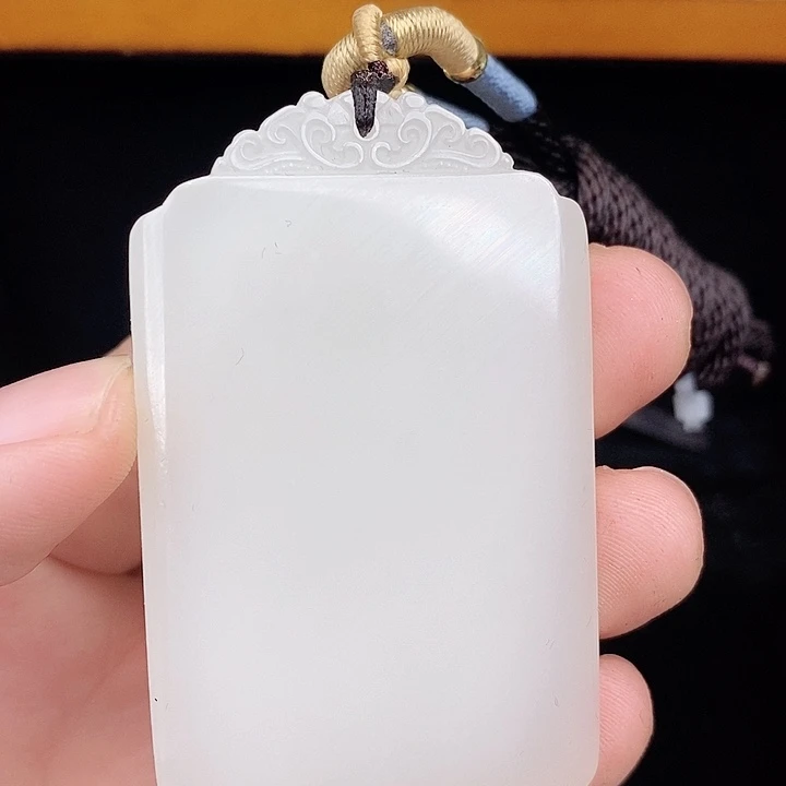 云***端和田玉未镶嵌颈饰