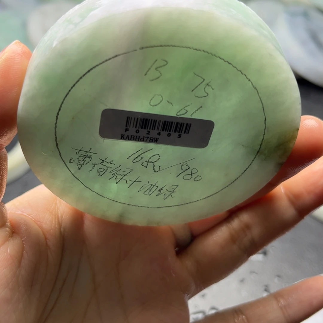 定制翡翠未镶嵌翡翠手镯