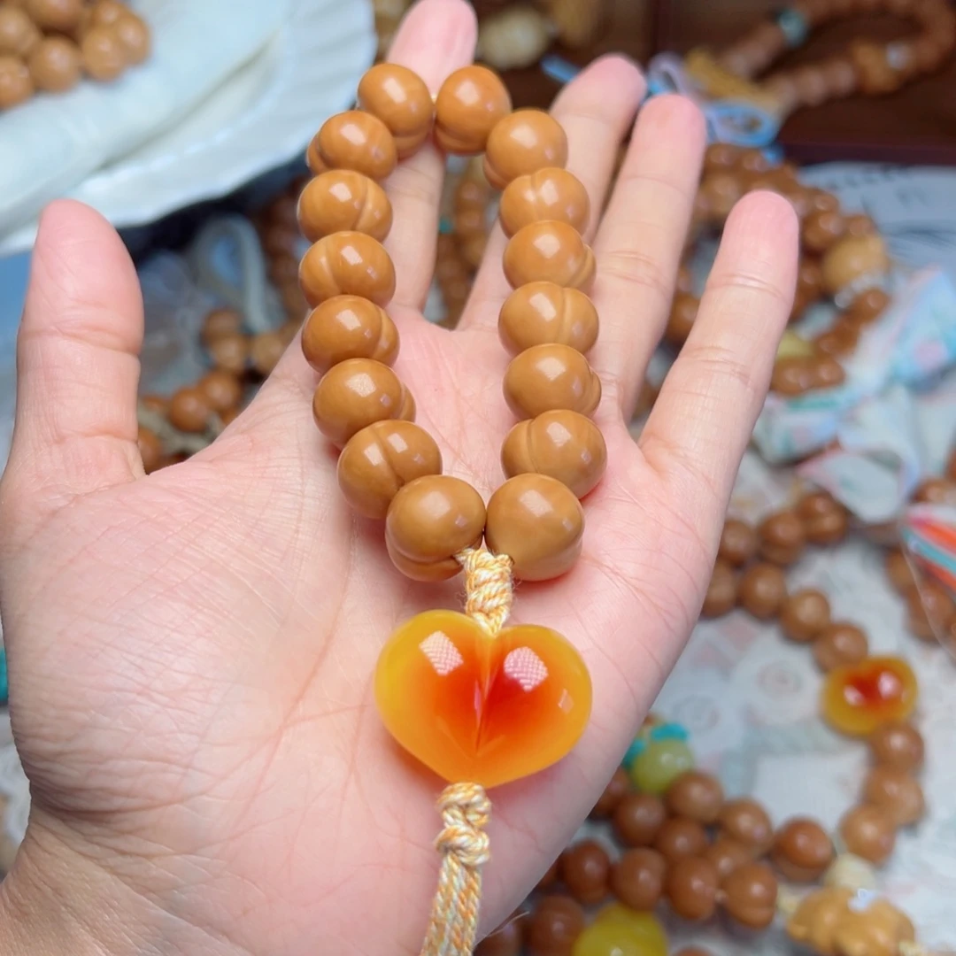 猴头核桃吊坠屁桃手串