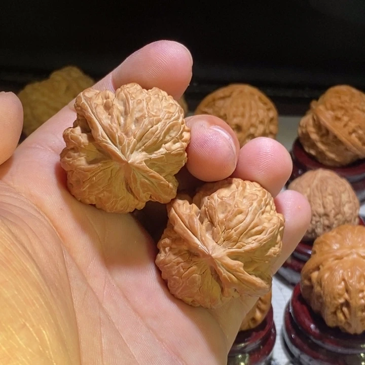 瑾***年把件文玩核桃38红锦鲤