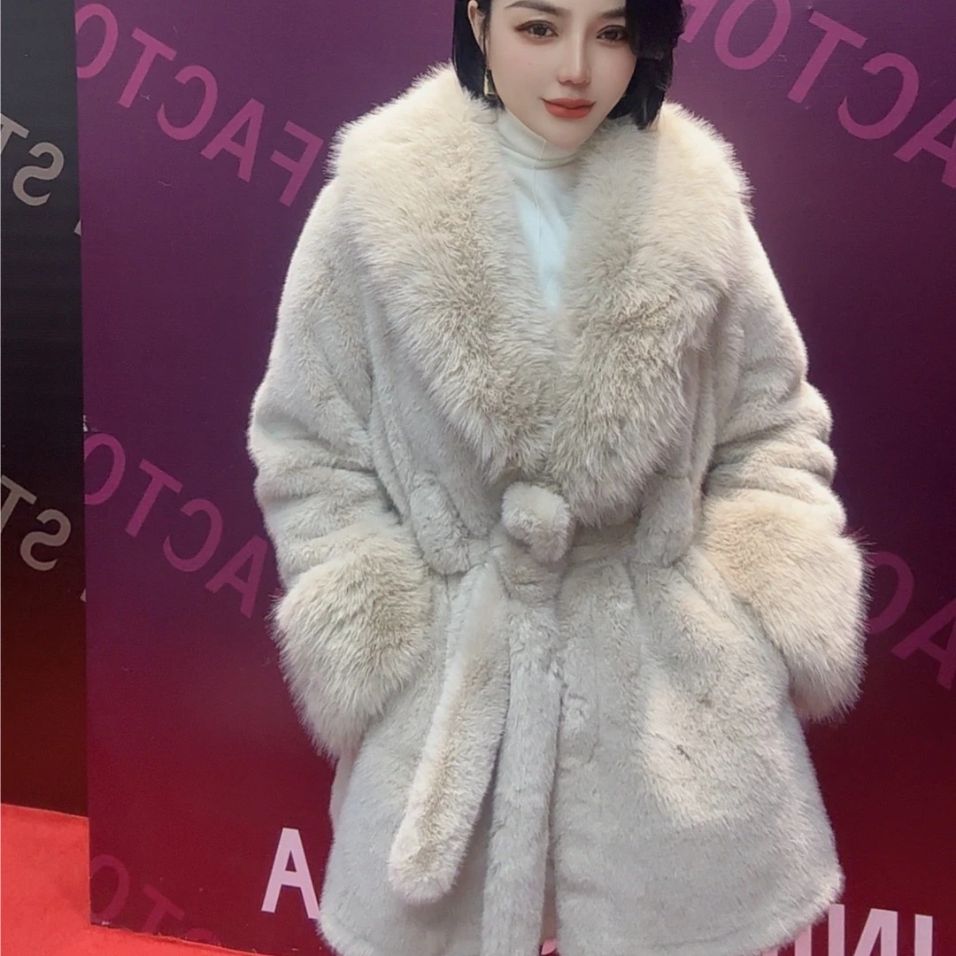 649秋冬装外套中长款洋气保暖时尚加厚皮毛一体女士上衣