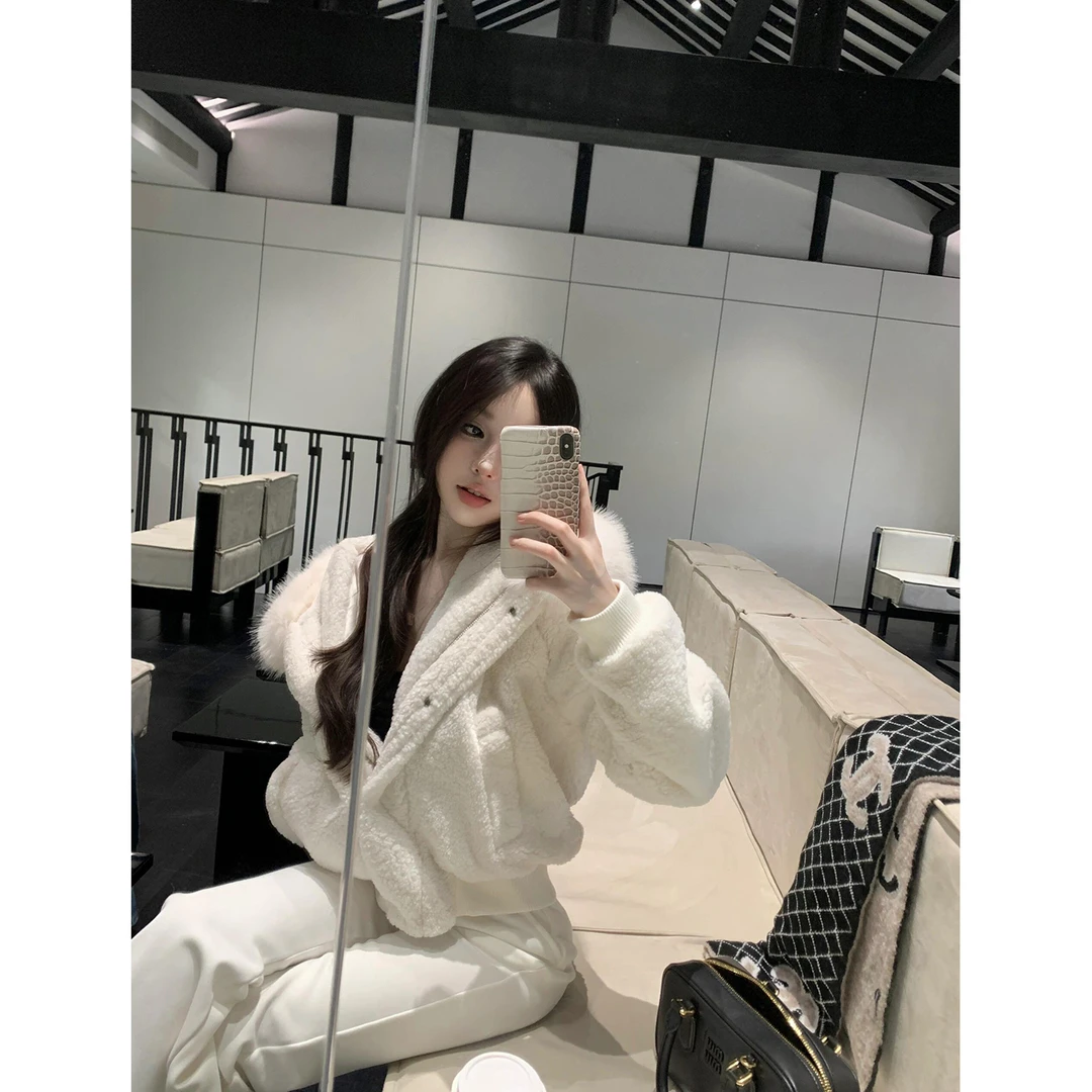 温柔气质高级感仿狐狸毛连帽外套女2025秋冬新款保暖宽松毛毛上衣