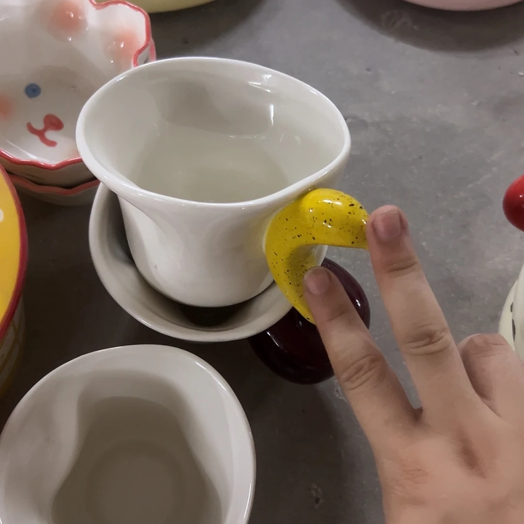 瓷微瑕香蕉杯两个