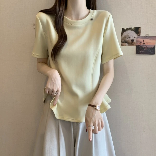 鹅黄色正肩短袖T恤女2025夏季大码胖mm鱼骨小衫不规则荷叶边上衣