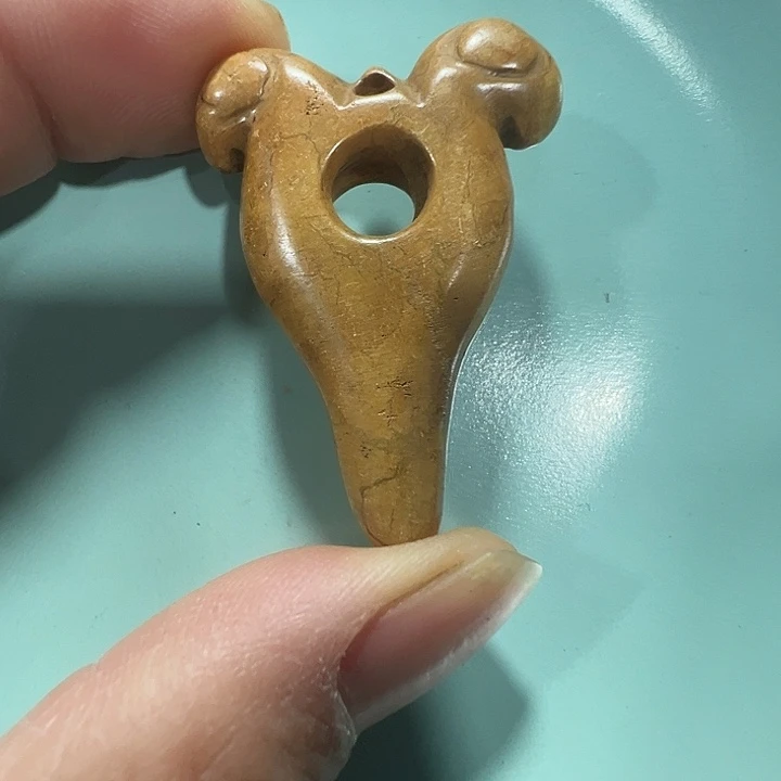 透闪石质玉未镶嵌挂件