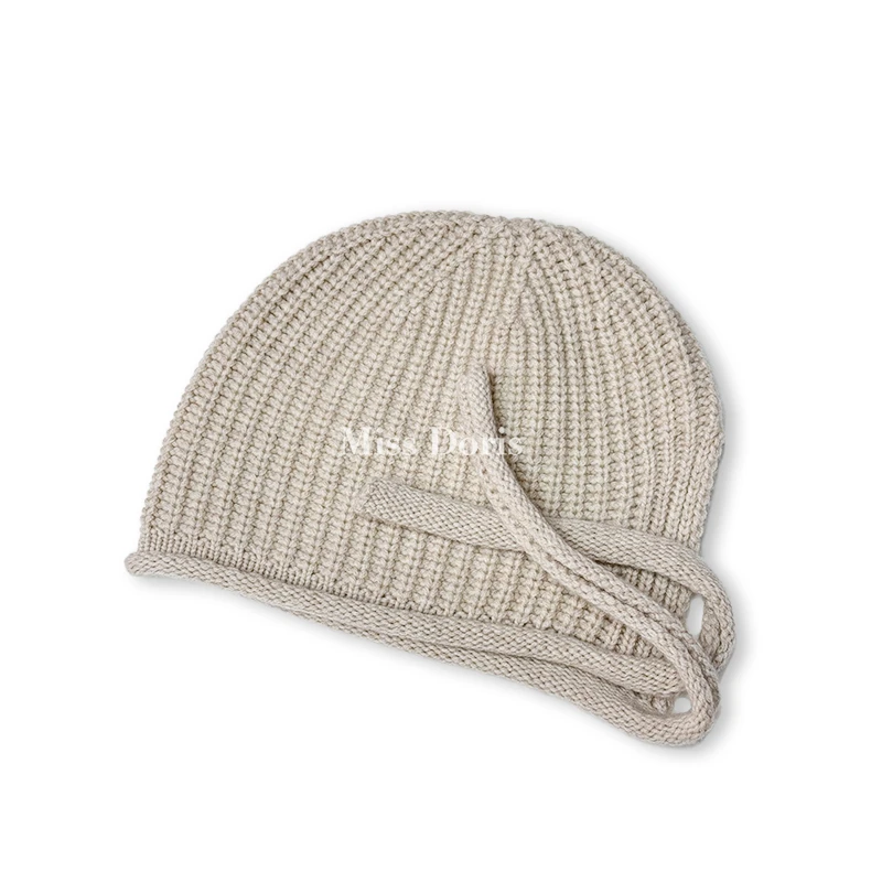 Miss DorisDASYPS016 显脸小绑带针织帽女款秋冬大头围纯色护耳帽