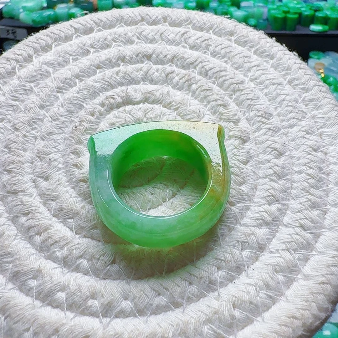 翡翠未镶嵌戒指内经卡20.8mm