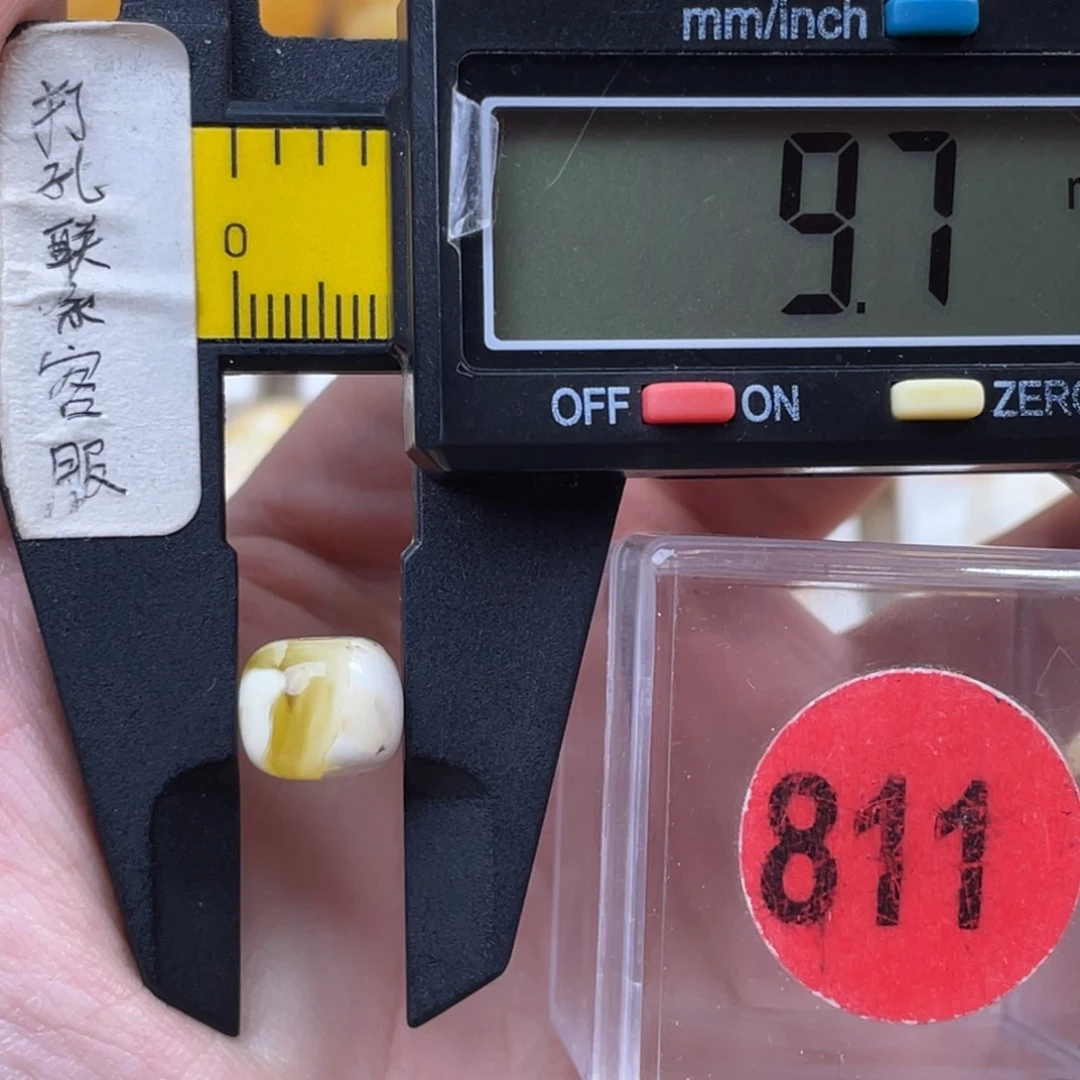 蜜蜡未镶嵌珠宝奇石