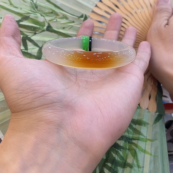 玛瑙/玉髓手镯未镶嵌一***许