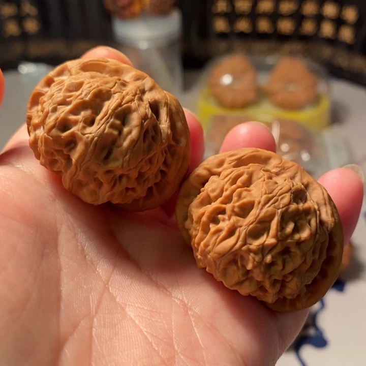 文玩核桃吊坠40山地粗纹宫灯