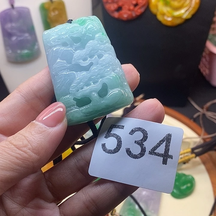 翡翠未镶嵌吊坠(赠链)