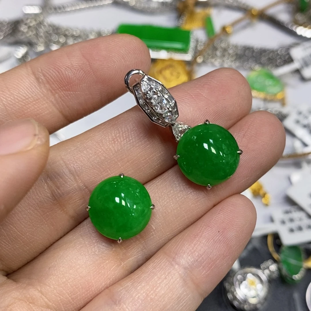 【闪购商品】颈饰18K金镶嵌翡翠宇*耳环