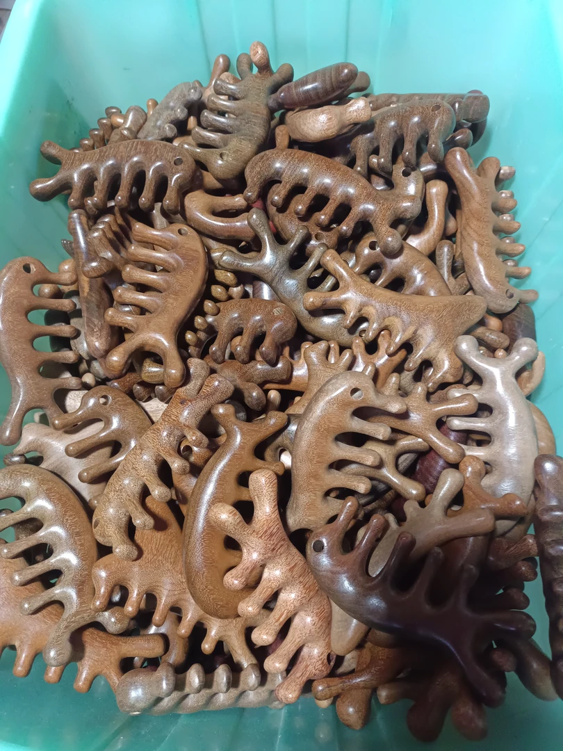 微瑕按摩梳随机三个包邮