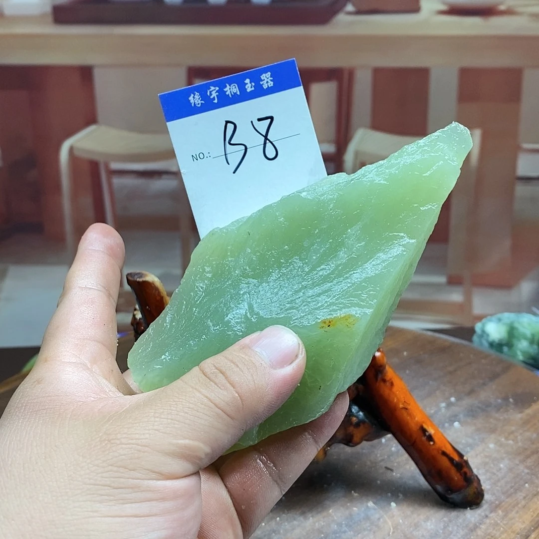 蛇纹石玉原石未镶嵌