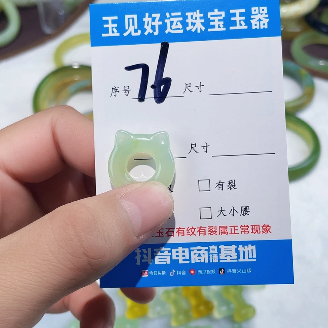 尔***尔未镶嵌蛇纹石玉手镯