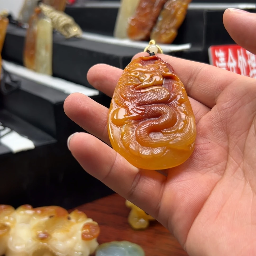 未镶嵌石英质玉（黄龙玉）黄龙玉