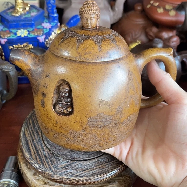 茶壶紫泥原矿泥料手工制作的一把紫砂壶。