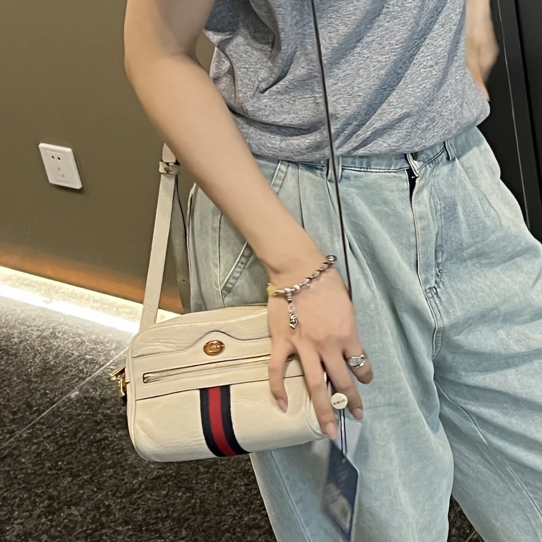 95新 GUCCI/古驰 Gucci古驰白色相机斜挎包/4687225