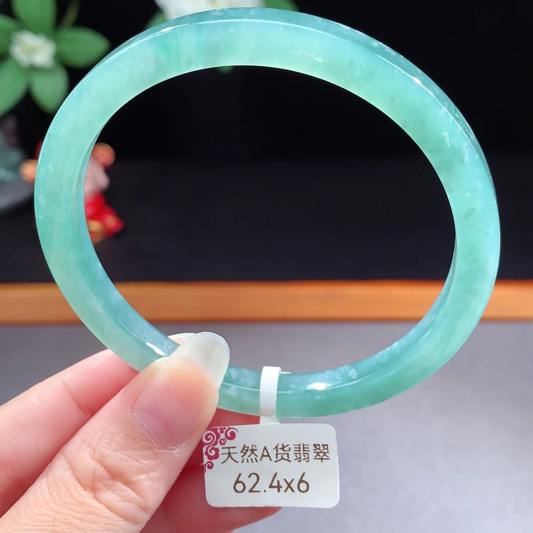 未镶嵌手镯（圆镯）翡翠