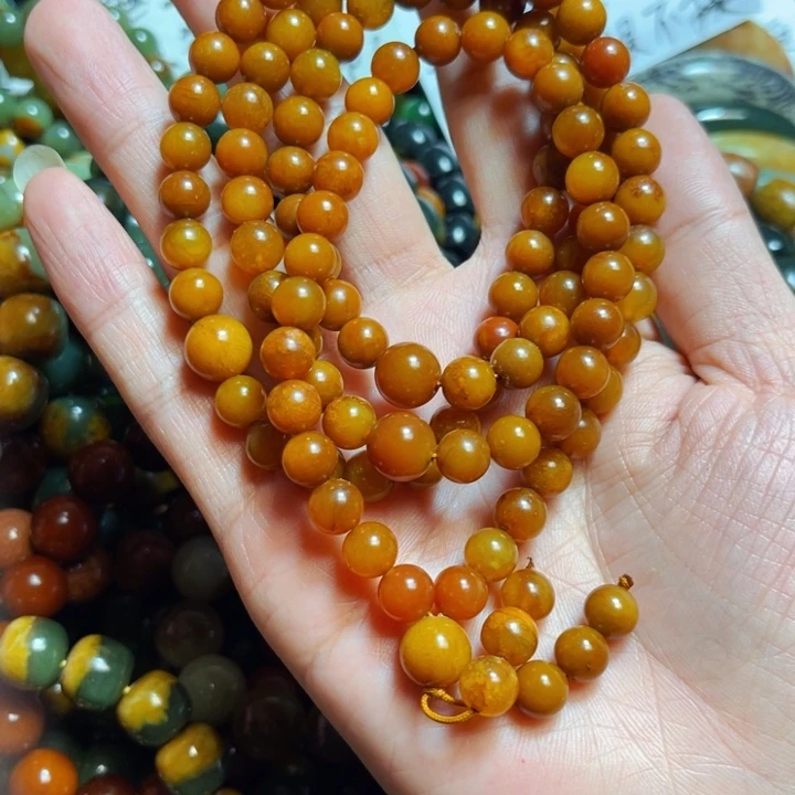 蛇纹石玉颈饰合金