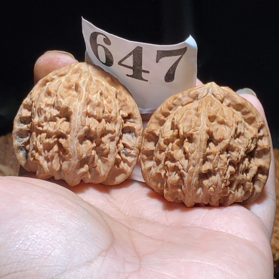 吊坠文玩核桃三角白42