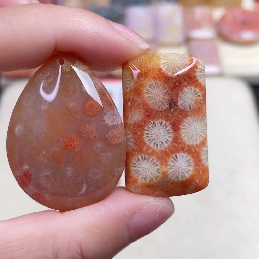 【闪购商品】未镶嵌吊坠(赠链)硅化玉彩*