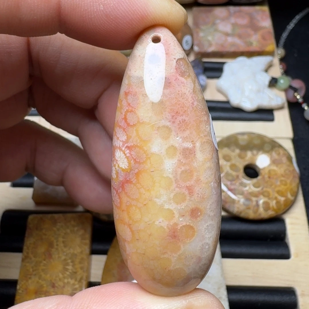 未镶嵌纯天然色有机玉石保真色硅化玉