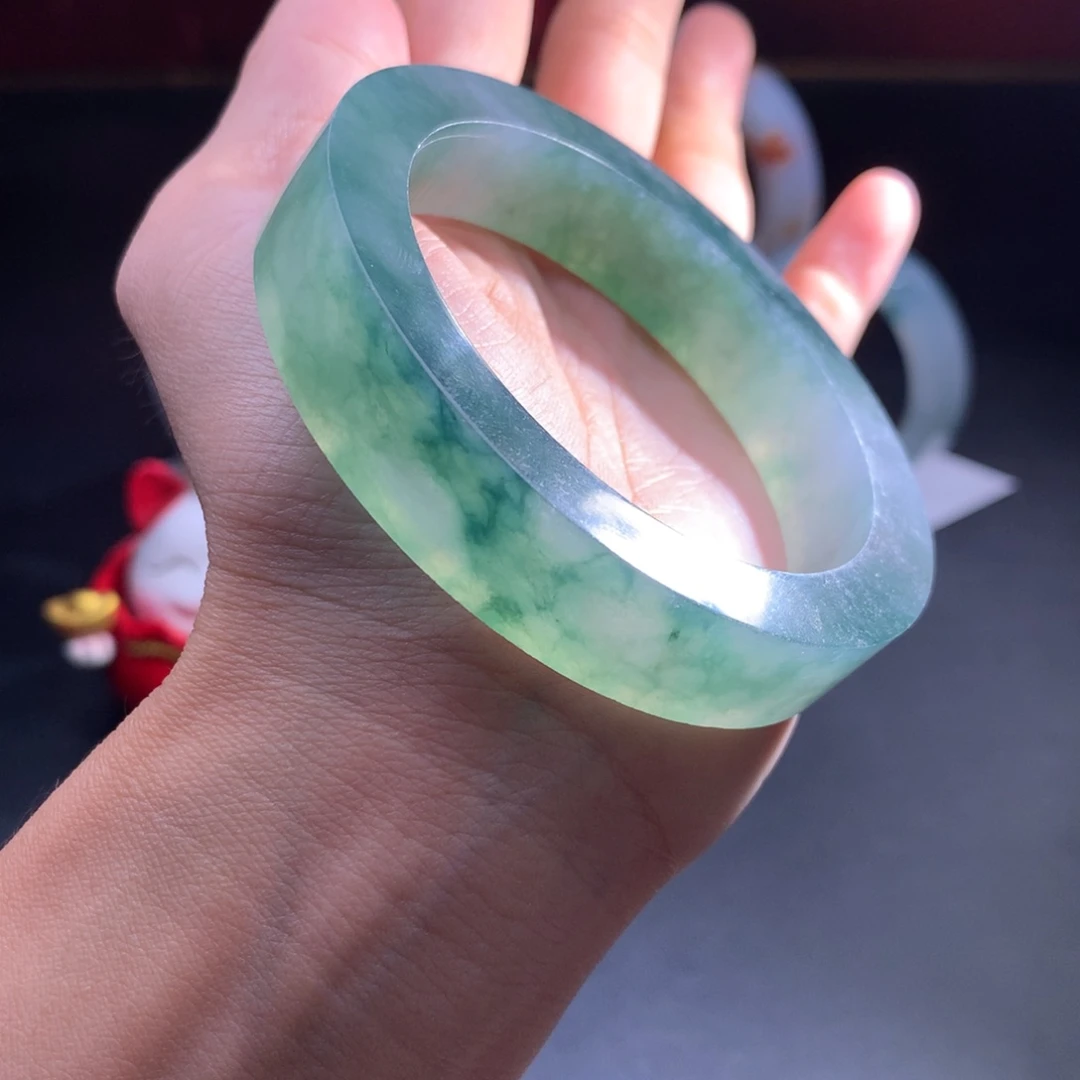 定制翡翠未镶嵌翡翠手镯