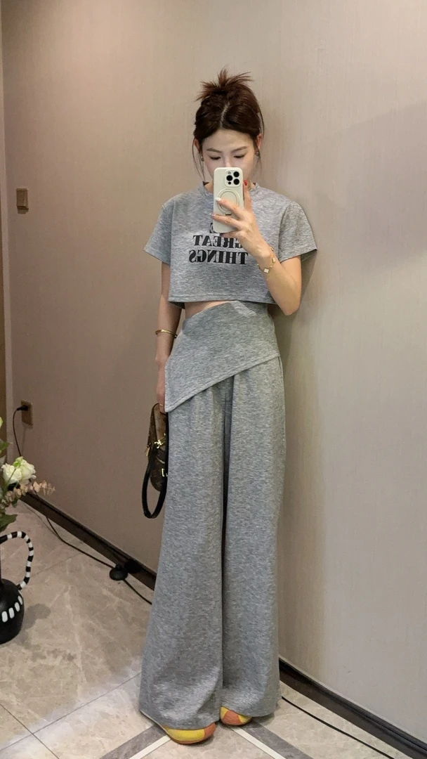 轻松出行夏季显瘦收腰短袖T恤+窄版直筒休闲裤套装