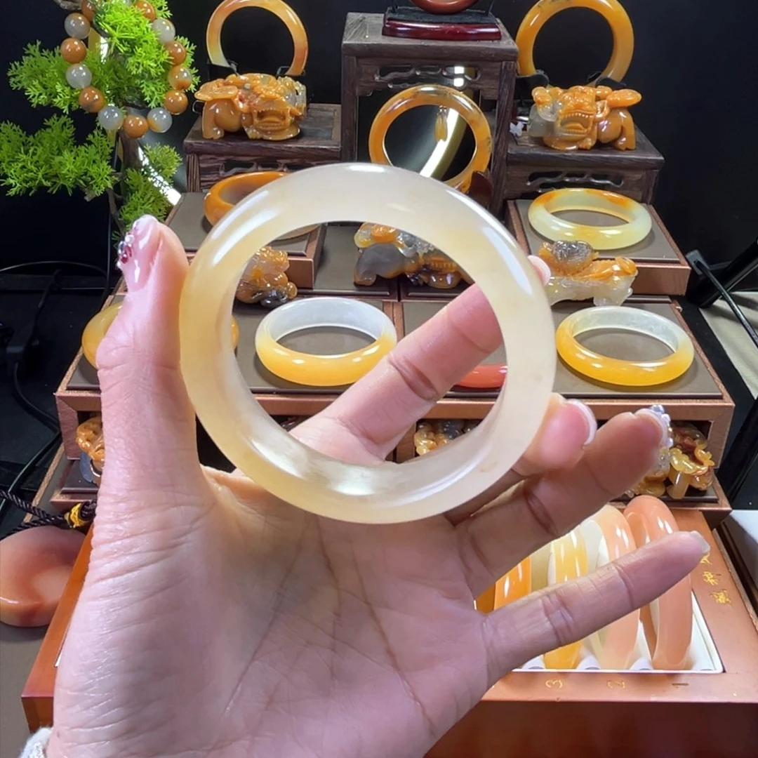 未镶嵌手镯石英质玉