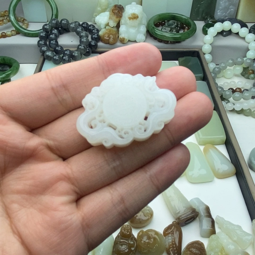 现***寞颈饰未镶嵌和田玉