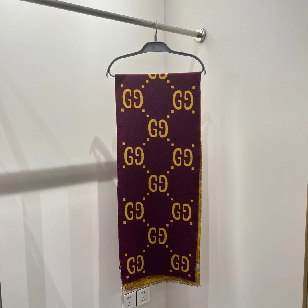 99新 GUCCI/古驰 1a108 双G羊毛真丝绒线围巾 均码